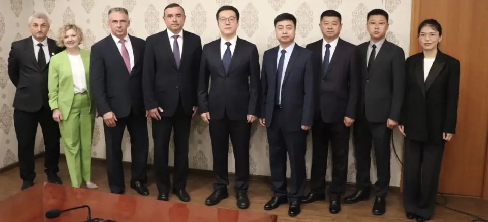 Официальная делегация Правительства китайского города Фуюань, расположенного в провинции Хэйлунцзян на берегу Амура неподалеку от Хабаровска, посетила на минувшей неделе с рабочим визитом забайкальскую столицу Официальная делегация Правительства китайского города Фуюань, расположенного в провинции Хэйлунцзян на берегу Амура неподалеку от Хабаровска, посетила на минувшей неделе с рабочим визитом забайкальскую столицу
