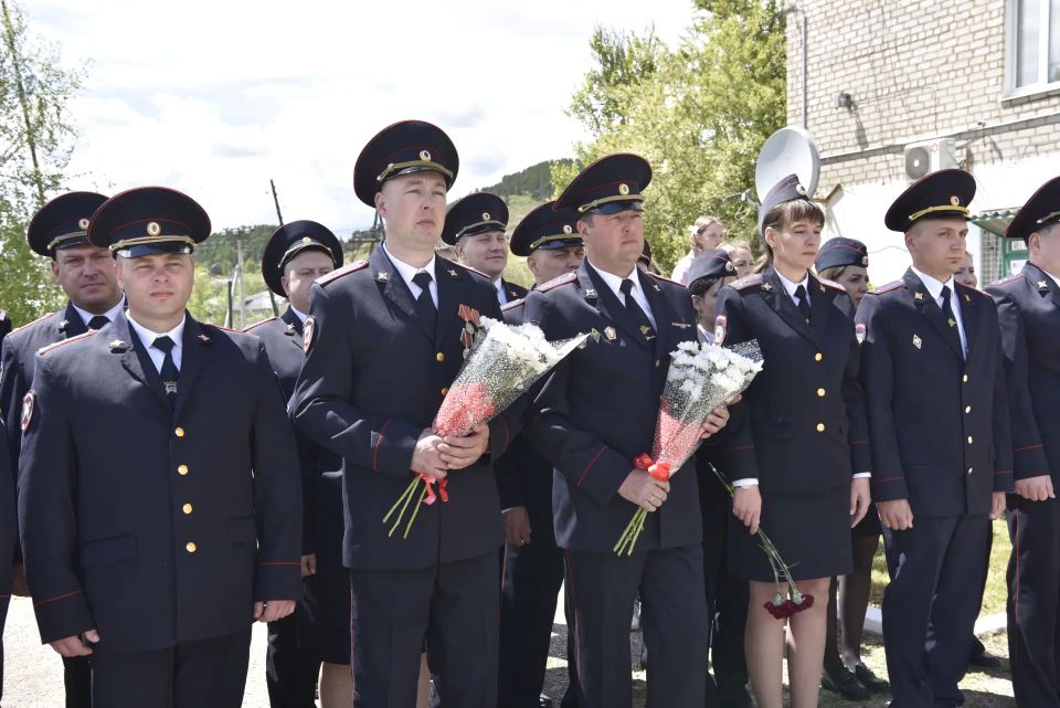 В 100-летний юбилей в ОМВД России "Петровск-Забайкальский" после реконструкции открыли памятник сотрудникам, погибшим при исполнении служебного долга В 100-летний юбилей в ОМВД России "Петровск-Забайкальский" после реконструкции открыли памятник сотрудникам, погибшим при исполнении служебного долга