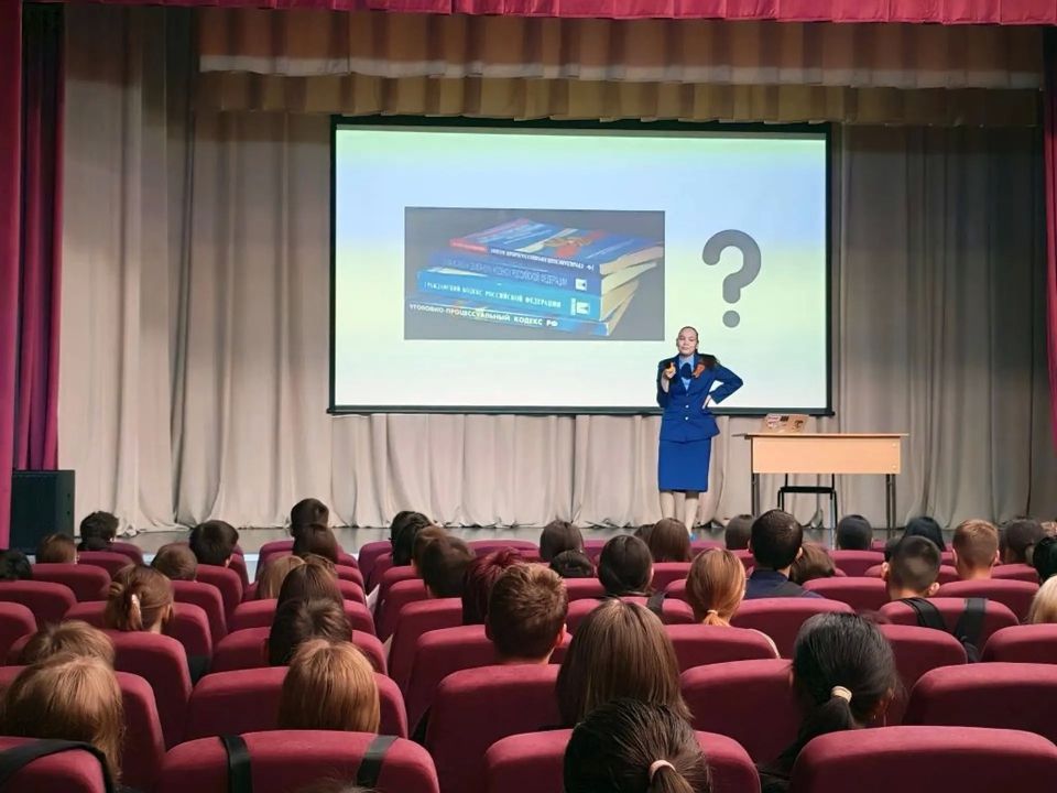 Прокуратура Забайкальского района провела для старшеклассников профориентационную беседу Прокуратура Забайкальского района провела для старшеклассников профориентационную беседу