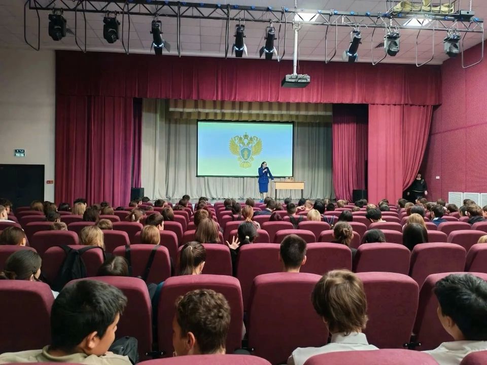 Прокуратура Забайкальского района провела для старшеклассников профориентационную беседу Прокуратура Забайкальского района провела для старшеклассников профориентационную беседу