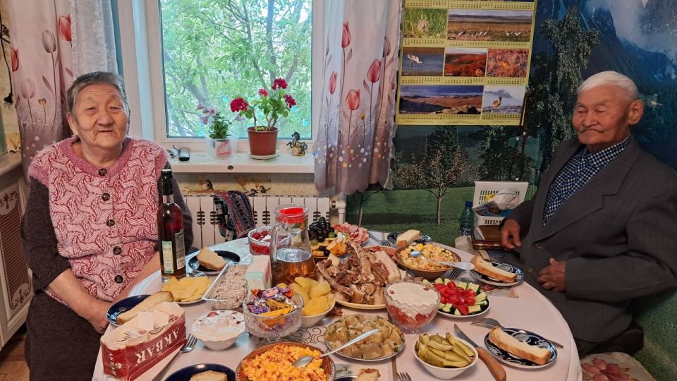 Супруги Будаевы из села Новая Заря отметили 65 лет любви и верности Супруги Будаевы из села Новая Заря отметили 65 лет любви и верности