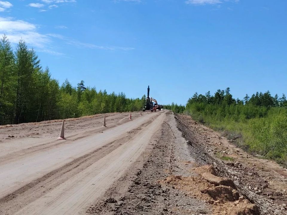 Дорогу к посёлку Аксеново-Зилово в Чернышевском округе впервые капитально ремонтируют благодаря господдержке Дорогу к посёлку Аксеново-Зилово в Чернышевском округе впервые капитально ремонтируют благодаря господдержке