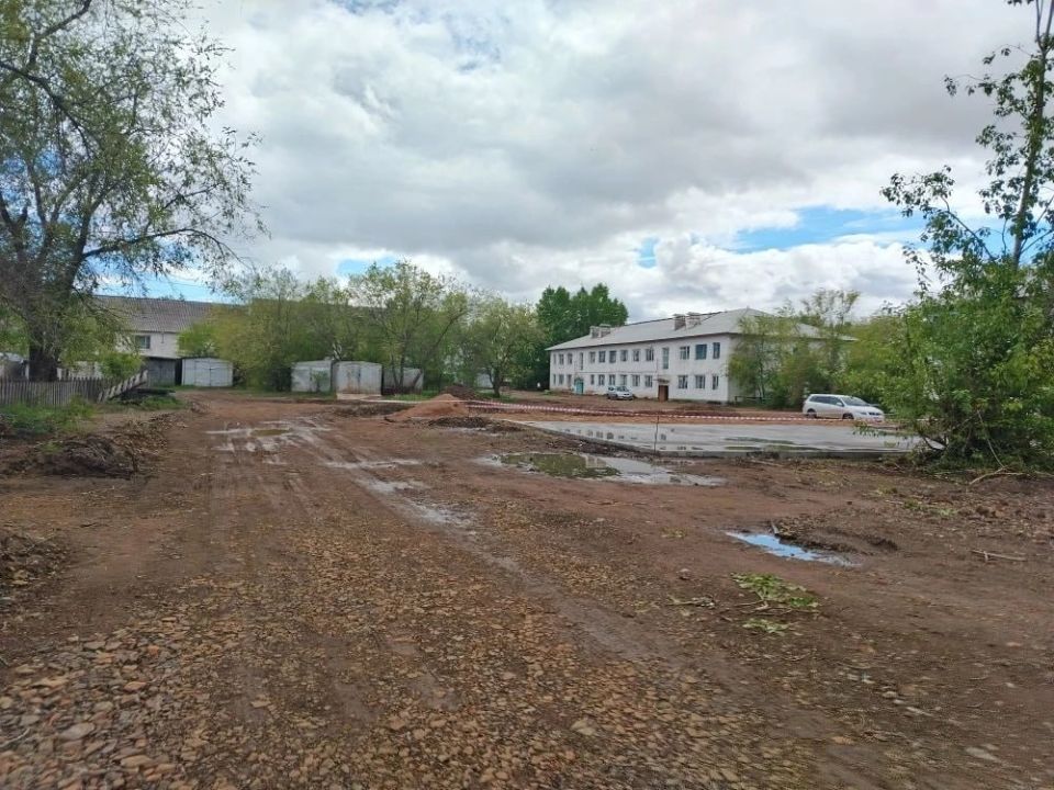 Двор в Приаргунске обновляют в рамках федеральной программы