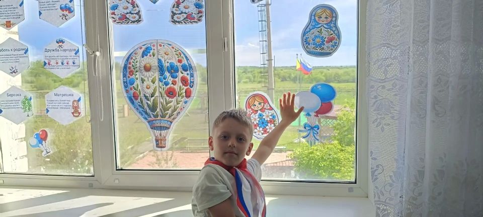 Забайкальские школьники присоединились к Всероссийской акции «#РодинойГоржусь», посвященной Дню России Забайкальские школьники присоединились к Всероссийской акции «#РодинойГоржусь», посвященной Дню России