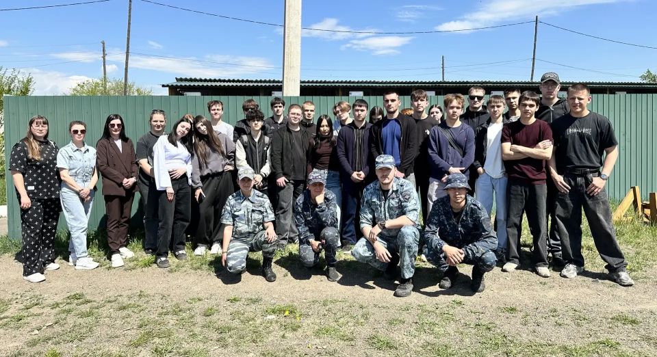 В Чите студенты познакомились с работой кинологов и их четвероногих помощников В Чите студенты познакомились с работой кинологов и их четвероногих помощников