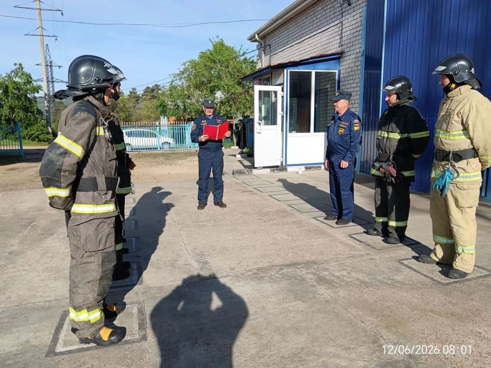 Праздничный развод посвященный Дню России, проведён в пожарной части 106 по охране пгт Праздничный развод посвященный Дню России, проведён в пожарной части 106 по охране пгт