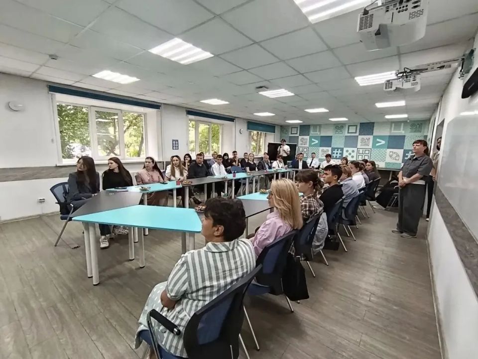 В Центре опережающей профессиональной подготовки Забайкальского края состоялась тёплая встреча-чаепитие с наставниками и участниками Чемпионата «Профессионалы» В Центре опережающей профессиональной подготовки Забайкальского края состоялась тёплая встреча-чаепитие с наставниками и участниками Чемпионата «Профессионалы»