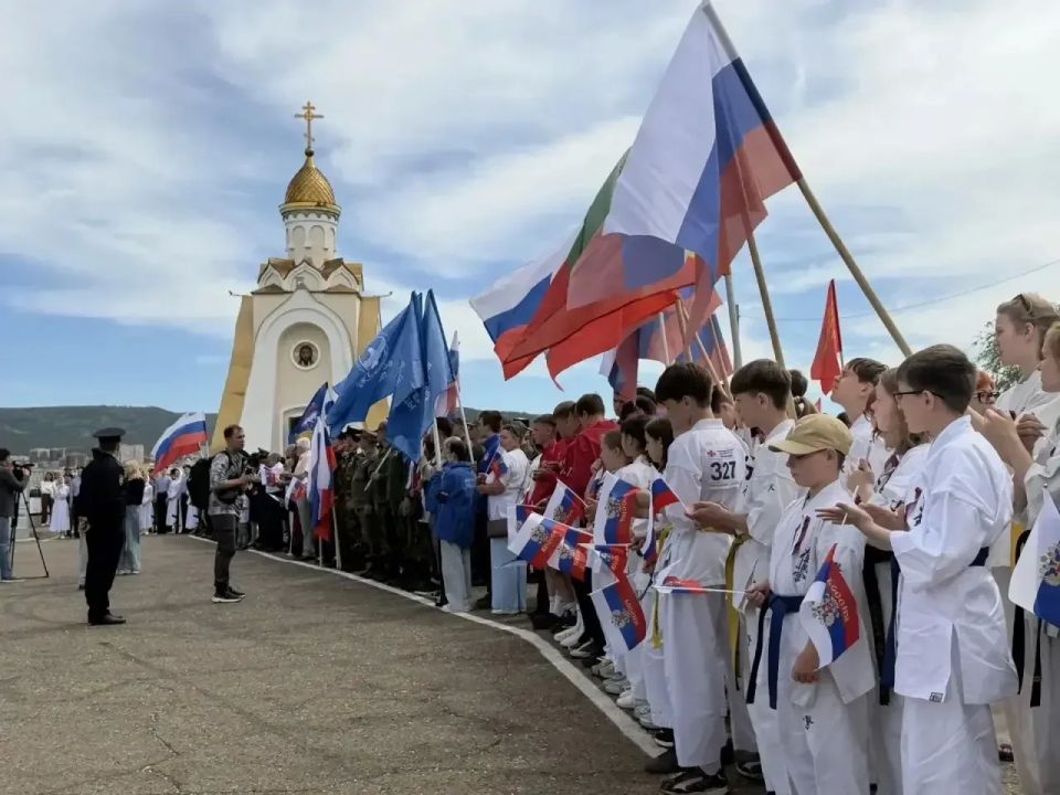 Прокуратура Забайкальского края приняла участие в посвященном Дню России церемониале полуденного выстрела Прокуратура Забайкальского края приняла участие в посвященном Дню России церемониале полуденного выстрела