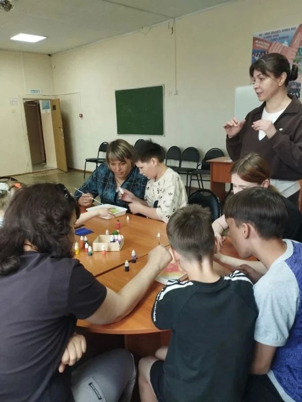 В Ресурсном центре на базе центра «Доверие» провели мастер-класс по древнему искусству рисования на воде – эбру В Ресурсном центре на базе центра «Доверие» провели мастер-класс по древнему искусству рисования на воде – эбру