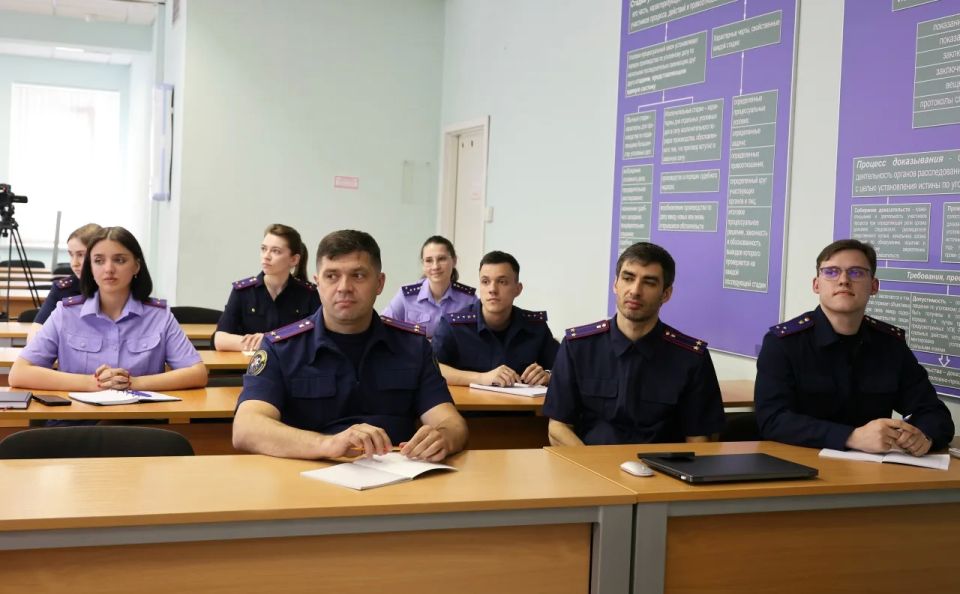 В Московской академии Следственного комитета имени А.Я. Сухарева впервые стартовал курс повышения квалификации для сотрудников региональных представительств Информационного центра, ответственных за взаимодействие с... В Московской академии Следственного комитета имени А.Я. Сухарева впервые стартовал курс повышения квалификации для сотрудников региональных представительств Информационного центра, ответственных за взаимодействие с...