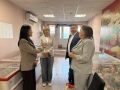 Торгуют и собственной продукцией и разной не своей - рыбой ,фруктами и пр