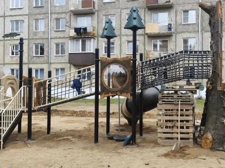 В Новокручининском создают двор в стиле пушкинского Лукоморья В Новокручининском создают двор в стиле пушкинского Лукоморья