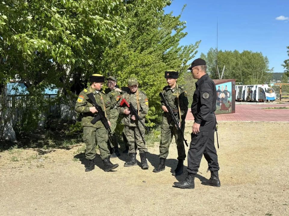 Ветеран СВО обучает юных забайкальских казаков военной подготовке Ветеран СВО обучает юных забайкальских казаков военной подготовке