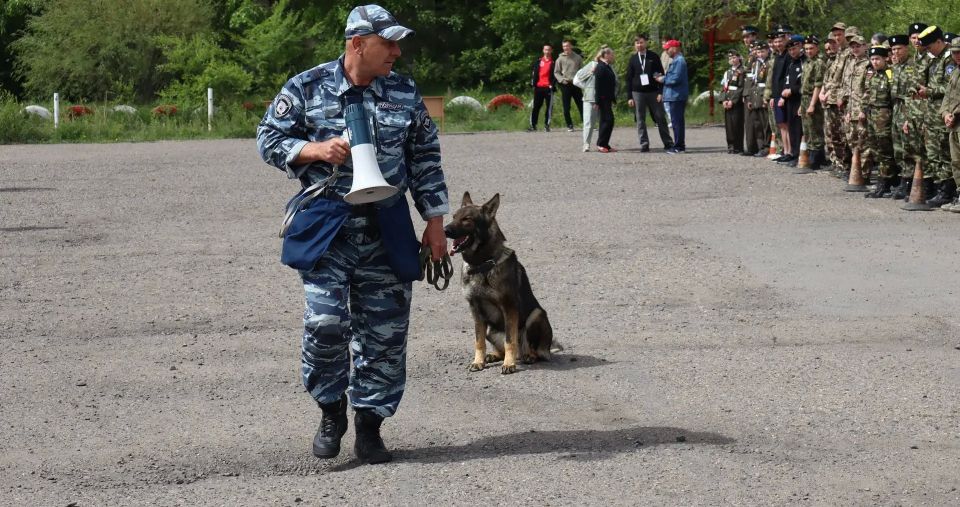 Сотрудники полиции приняли участи в проведении Слёта военно-патриотических клубов для студентов Забайкальского края Сотрудники полиции приняли участи в проведении Слёта военно-патриотических клубов для студентов Забайкальского края
