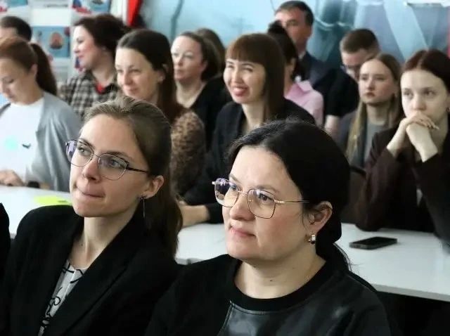 16 июня в Читинском политехническом колледже прошла встреча, которая вышла за рамки обычного мероприятия 16 июня в Читинском политехническом колледже прошла встреча, которая вышла за рамки обычного мероприятия