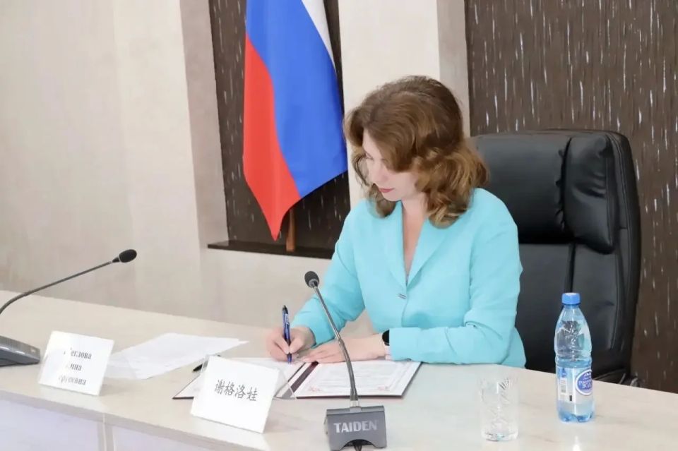 Инна Щеглова: Сегодня состоялась торжественная онлайн-церемония подписания Соглашения о сотрудничестве городов Китая, России и Монголии, ставшая важным шагом на пути развития добрососедских отношений Инна Щеглова: Сегодня состоялась торжественная онлайн-церемония подписания Соглашения о сотрудничестве городов Китая, России и Монголии, ставшая важным шагом на пути развития добрососедских отношений