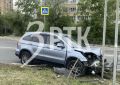 На Проезжей машина врезалась в ограждение