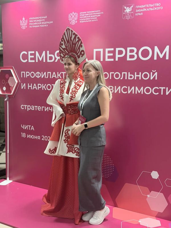 В эти минуты в Чите начинается стратегическая сессия «Семья на первом месте: профилактика алкогольной и наркотической зависимости родителей» В эти минуты в Чите начинается стратегическая сессия «Семья на первом месте: профилактика алкогольной и наркотической зависимости родителей»