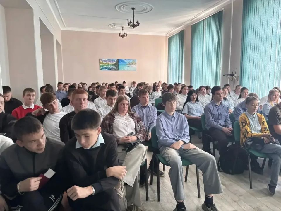 Безопасность на воде: классный час прошёл в Шилкинском многопрофильном лицее Безопасность на воде: классный час прошёл в Шилкинском многопрофильном лицее