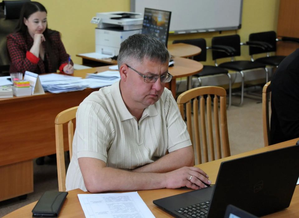 Депутаты комитета городского хозяйства, совместно с представителем прокуратуры Забайкальского края, обсудили вопросы муниципального контроля в различных сферах жизнедеятельности города: жилищной, объектов теплоснабжения, на... Депутаты комитета городского хозяйства, совместно с представителем прокуратуры Забайкальского края, обсудили вопросы муниципального контроля в различных сферах жизнедеятельности города: жилищной, объектов теплоснабжения, на...