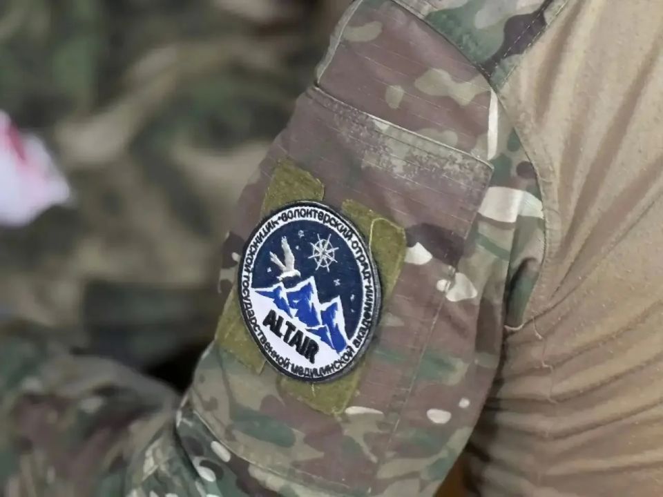 Волонтёры отряда «Альтаир» обучили пограничников навыкам спасения жизней Волонтёры отряда «Альтаир» обучили пограничников навыкам спасения жизней