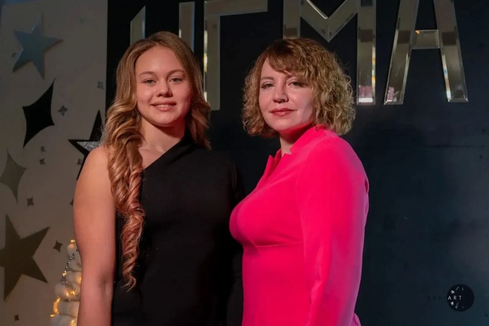 В Забайкалье семь школьниц набрали по 100 баллов на ЕГЭ по русскому языку В Забайкалье семь школьниц набрали по 100 баллов на ЕГЭ по русскому языку
