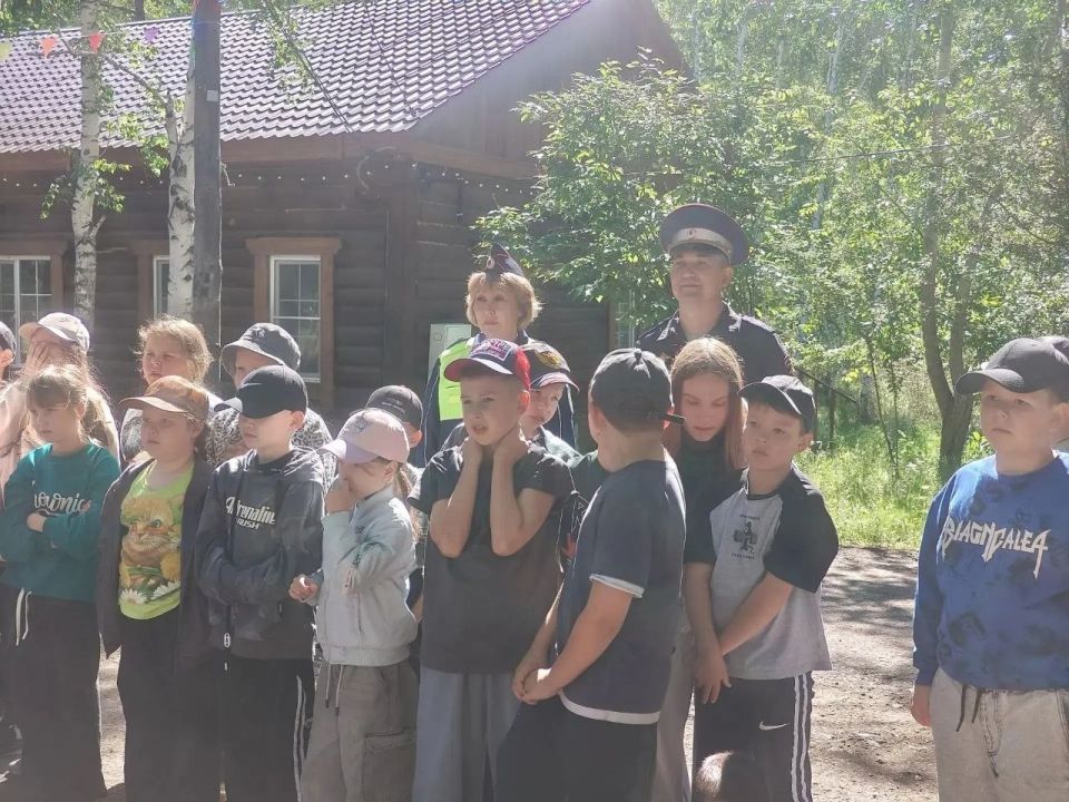 Сотрудники Госавтоинспекциии приняли участие в открытии детской профильной смены в лагере «Байрус Сотрудники Госавтоинспекциии приняли участие в открытии детской профильной смены в лагере «Байрус