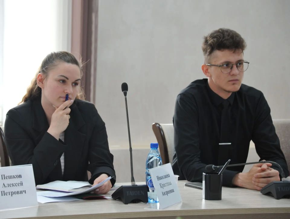 Рабочая встреча с представителями первого состава Молодёжной палаты при Думе городского округа состоялась 18 июня Рабочая встреча с представителями первого состава Молодёжной палаты при Думе городского округа состоялась 18 июня