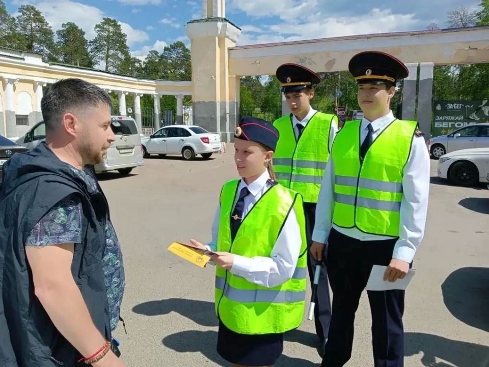 «Безопасные каникулы»: в Чите Госавтоинспекция провела совместный рейд с юными инспекторами и кадетами «Безопасные каникулы»: в Чите Госавтоинспекция провела совместный рейд с юными инспекторами и кадетами