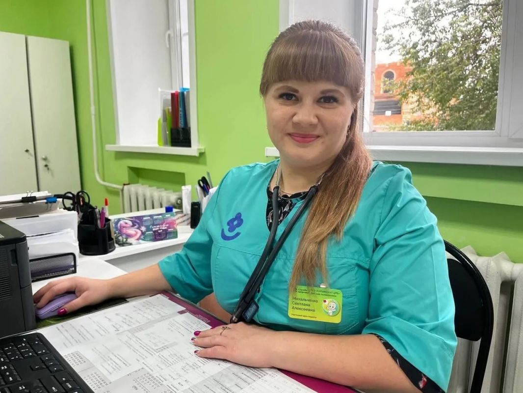 «Дорогие коллеги!. Поздравляю с праздником - Днем медицинского работника! Наша профессия - это искусство слышать то, что не сказано, видеть то, что скрыто, и спасать там, где, казалось бы, нет надежды «Дорогие коллеги!. Поздравляю с праздником - Днем медицинского работника! Наша профессия - это искусство слышать то, что не сказано, видеть то, что скрыто, и спасать там, где, казалось бы, нет надежды