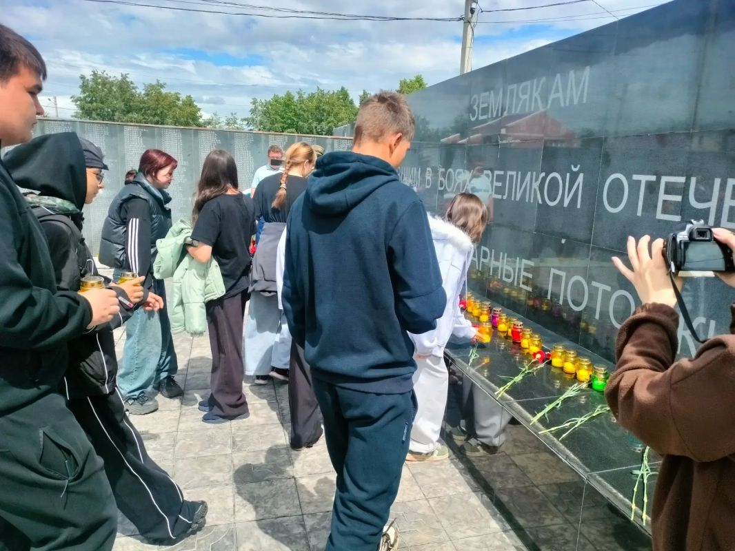 В Шилкинском социально-реабилитационном центре «Сибиряк» было организовано памятное мероприятие, посвященное Дню памяти и скорби, где дети узнали о значении этой даты и о мужестве наших предков В Шилкинском социально-реабилитационном центре «Сибиряк» было организовано памятное мероприятие, посвященное Дню памяти и скорби, где дети узнали о значении этой даты и о мужестве наших предков