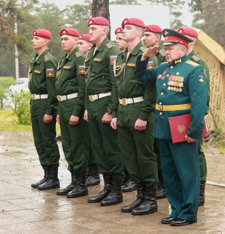 Помним, чтим, скорбим: митинг, посвящённый Дню памяти и скорби, организовали 22 июня депутаты городской Думы Виталий Козак и Алексей Мусорин вместе с жителями микрорайона Северный Помним, чтим, скорбим: митинг, посвящённый Дню памяти и скорби, организовали 22 июня депутаты городской Думы Виталий Козак и Алексей Мусорин вместе с жителями микрорайона Северный