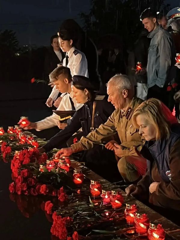 Забайкальцы зажгли свечи и выложили «Огненные картины войны» ко Дню памяти и скорби Забайкальцы зажгли свечи и выложили «Огненные картины войны» ко Дню памяти и скорби