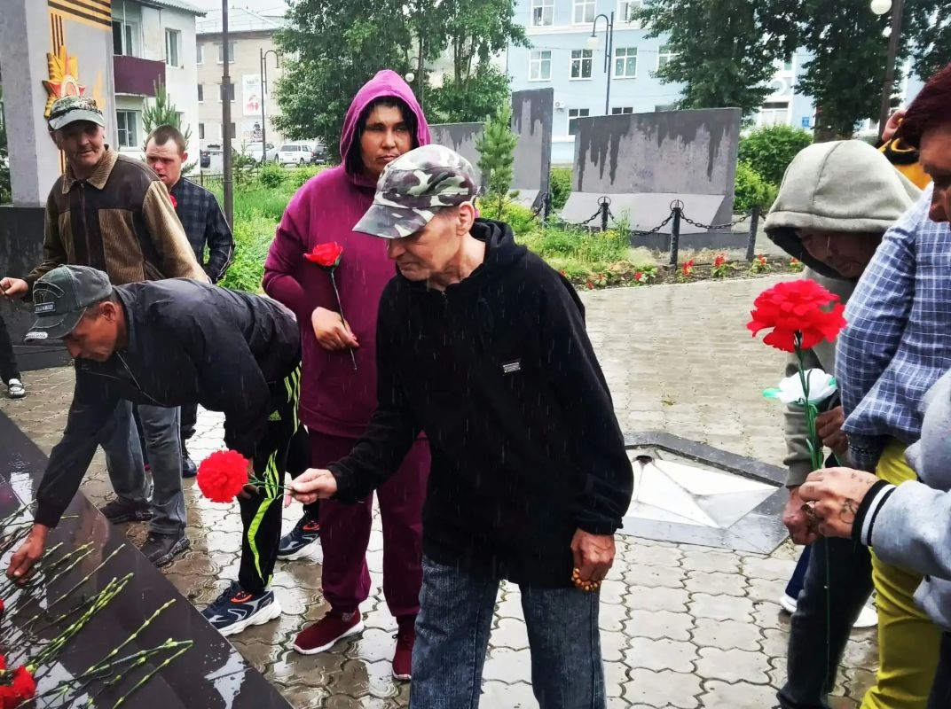 В Шилкинском социально-реабилитационном центре «Сибиряк» было организовано памятное мероприятие, посвященное Дню памяти и скорби, где дети узнали о значении этой даты и о мужестве наших предков В Шилкинском социально-реабилитационном центре «Сибиряк» было организовано памятное мероприятие, посвященное Дню памяти и скорби, где дети узнали о значении этой даты и о мужестве наших предков