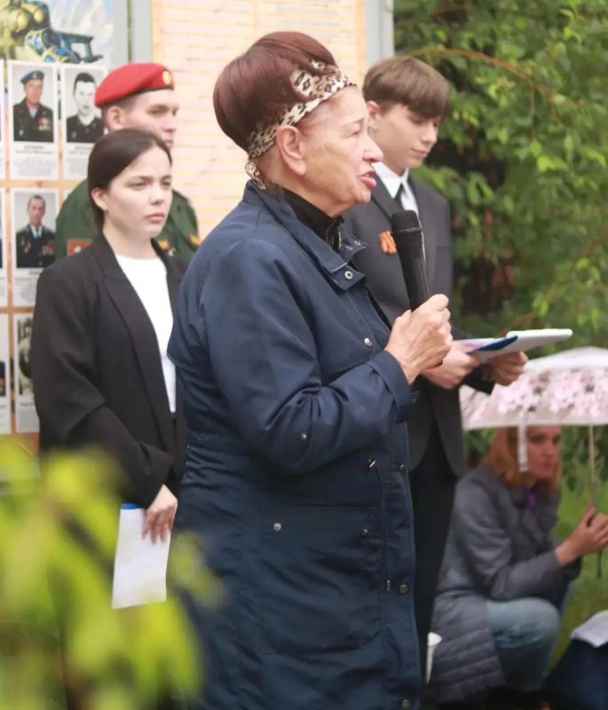 Помним, чтим, скорбим: митинг, посвящённый Дню памяти и скорби, организовали 22 июня депутаты городской Думы Виталий Козак и Алексей Мусорин вместе с жителями микрорайона Северный Помним, чтим, скорбим: митинг, посвящённый Дню памяти и скорби, организовали 22 июня депутаты городской Думы Виталий Козак и Алексей Мусорин вместе с жителями микрорайона Северный