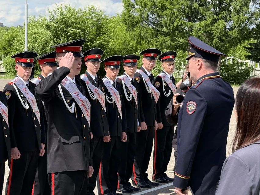 Более 40 забайкальцев стали выпускниками Читинского суворовского училища Более 40 забайкальцев стали выпускниками Читинского суворовского училища
