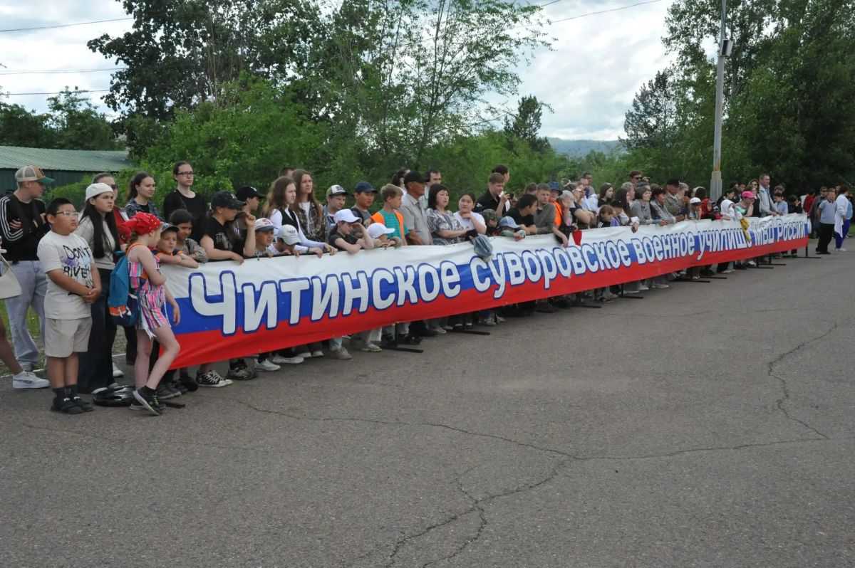 Не откладывайте на потом добрые дела, смелые решения и большие мечты: Евгений Ярилов поздравил выпускников суворовского училища Не откладывайте на потом добрые дела, смелые решения и большие мечты: Евгений Ярилов поздравил выпускников суворовского училища
