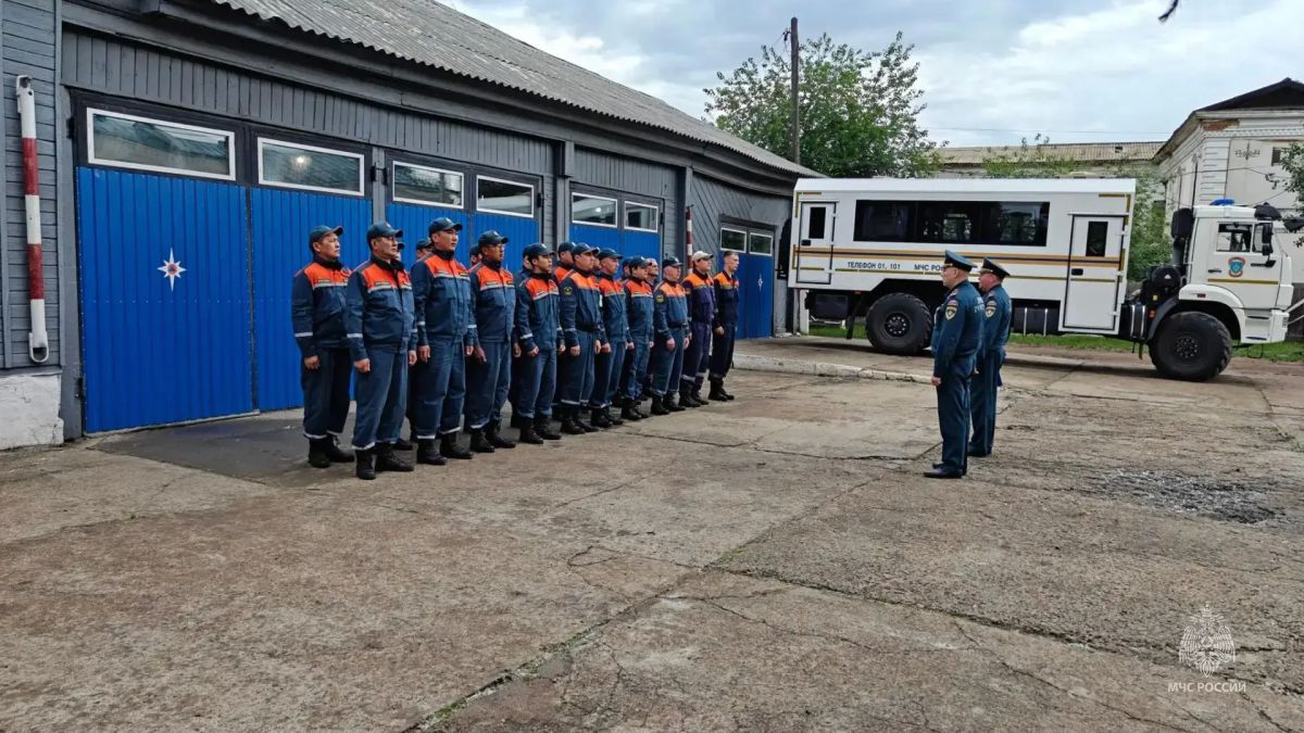 Более 20 единиц техники и пять плавсредств направили в Нерчинск из-за угрозы паводка Более 20 единиц техники и пять плавсредств направили в Нерчинск из-за угрозы паводка