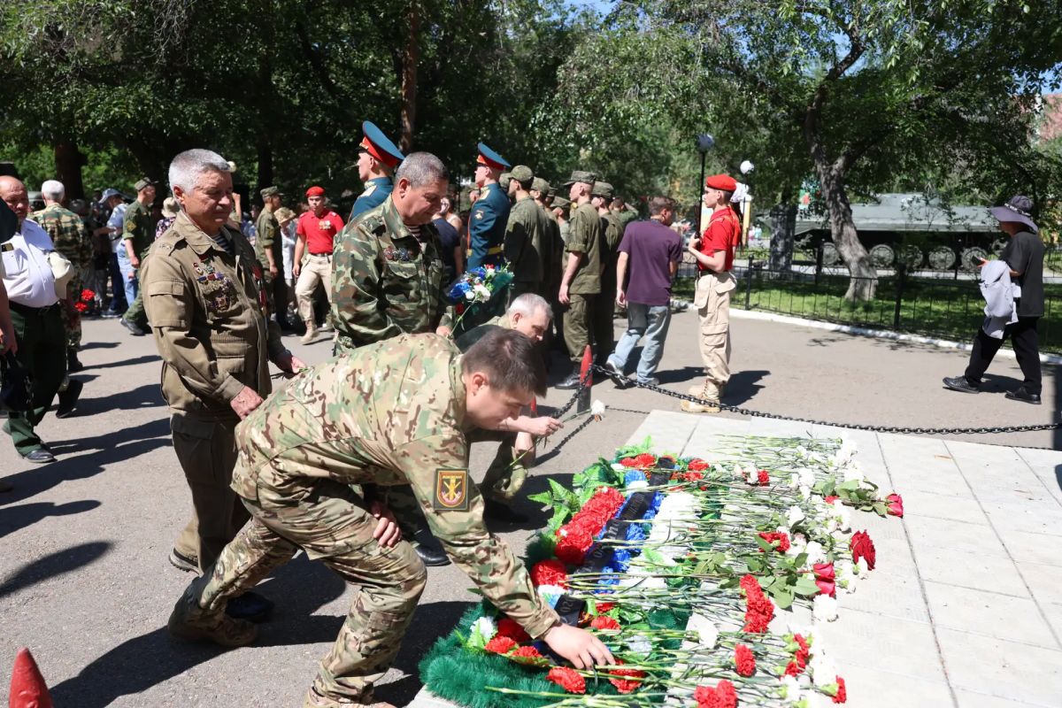 В краевой столице почтили память ветеранов боевых действий В краевой столице почтили память ветеранов боевых действий