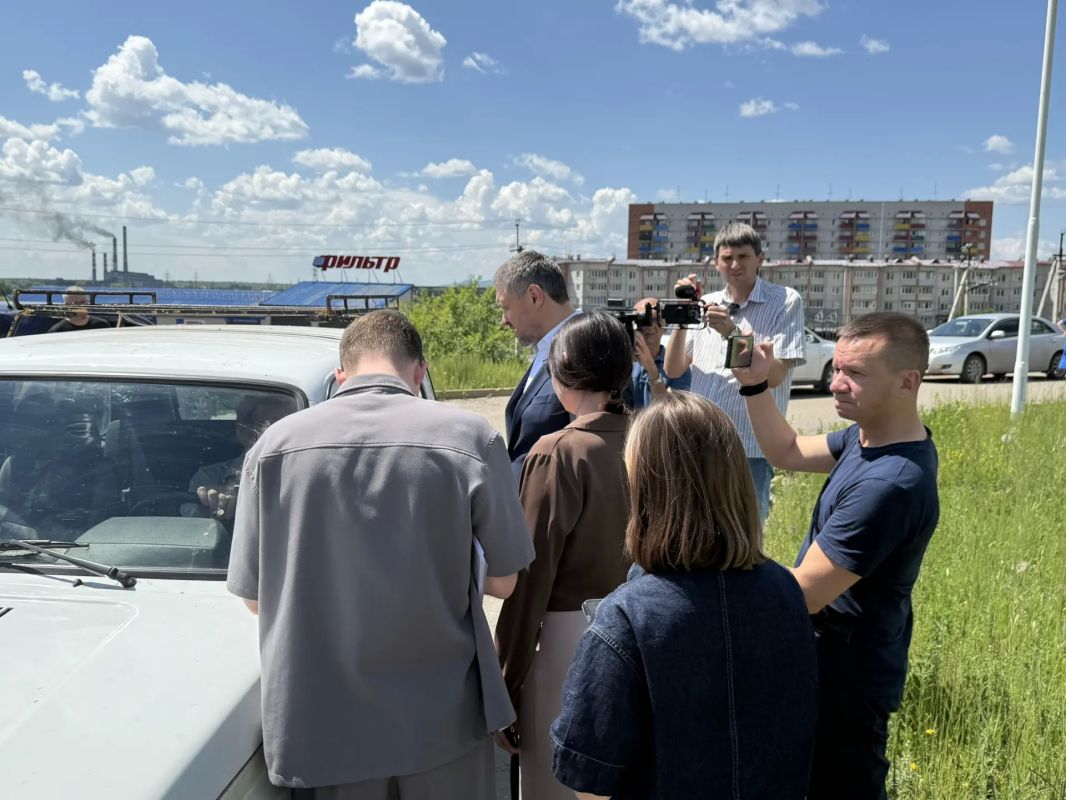 Губернатор Забайкалья Александр Осипов и члены правительства края сегодня отправились на АЗС в Чите Губернатор Забайкалья Александр Осипов и члены правительства края сегодня отправились на АЗС в Чите