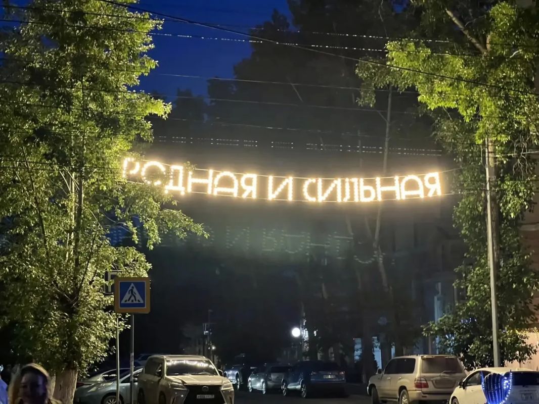 Ещё два новых объекта, сделанных в рамках проекта «Свет в городе», поддерживаемого администрацией города Читы, открылись вчера, 1 июля, в краевом центре Ещё два новых объекта, сделанных в рамках проекта «Свет в городе», поддерживаемого администрацией города Читы, открылись вчера, 1 июля, в краевом центре