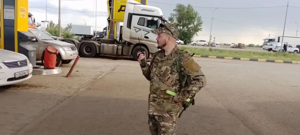 Госслужащие Забайкалья вышли на АЗС для координации очередей и помощи забайкальцам Госслужащие Забайкалья вышли на АЗС для координации очередей и помощи забайкальцам