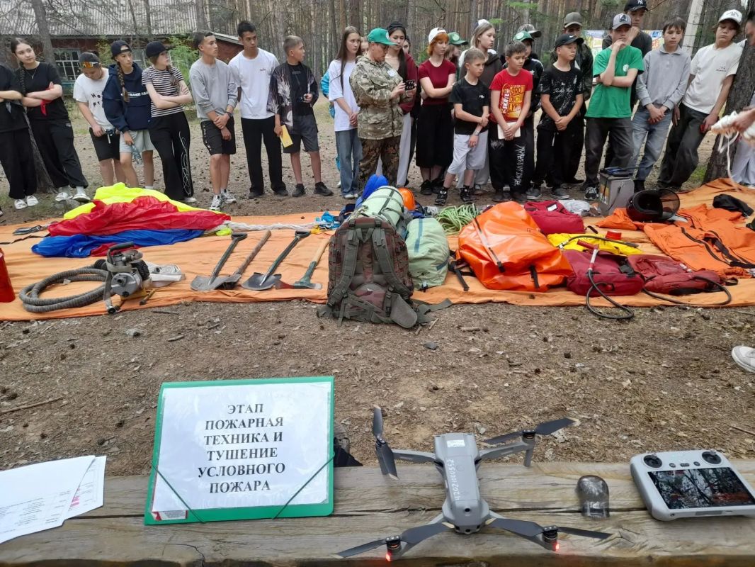 На Краевом Слёте школьных лесничеств развернули настоящий пожарный пункт На Краевом Слёте школьных лесничеств развернули настоящий пожарный пункт
