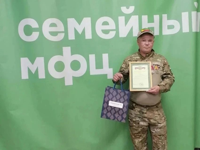 Семейный многофункциональный центр Ингодинского комплексного центра социального обслуживания населения «Милосердие» сотрудничает с ветераном специальной военной операции, кавалером Ордена Мужества Анатолием Туезовым