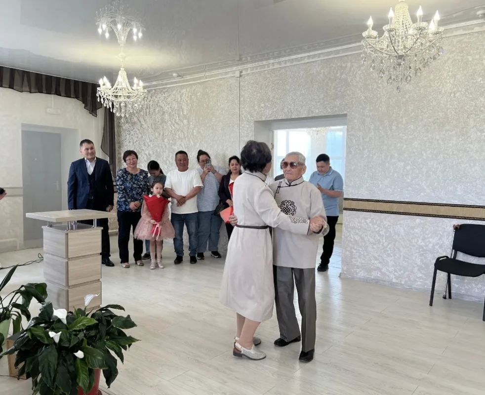 Изумрудная свадьба Цынгэ и Намжилмы Анудариевых: 55 лет любви, труда и семейного счастья Изумрудная свадьба Цынгэ и Намжилмы Анудариевых: 55 лет любви, труда и семейного счастья
