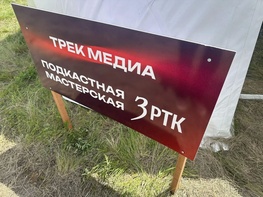Министр культуры Забайкалья Алёна Ячменёва в подкастной мастерской телеканала «ЗРТК» на площадке фестиваля «Степь» рассказала про второй день праздника Министр культуры Забайкалья Алёна Ячменёва в подкастной мастерской телеканала «ЗРТК» на площадке фестиваля «Степь» рассказала про второй день праздника
