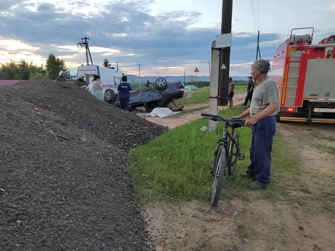 Один человек погиб и двое пострадали в перевернувшейся Toyota в Карповке Один человек погиб и двое пострадали в перевернувшейся Toyota в Карповке