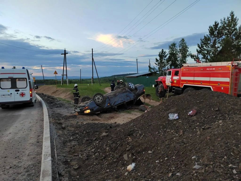 Один человек погиб и двое пострадали в перевернувшейся Toyota в Карповке Один человек погиб и двое пострадали в перевернувшейся Toyota в Карповке