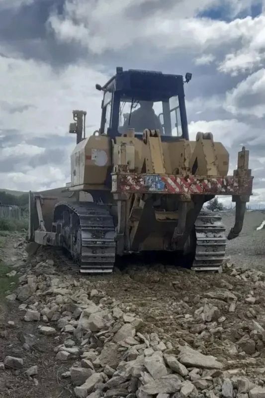 В Агинское ремонтируют дамбу В Агинское ремонтируют дамбу