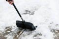 Снегопады января: как очистить двор и не сломать спину